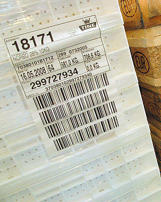 NORBO-OST: Kravene til � bli sertifisert er strenge. Halal-osten kan for eksempel ikke fraktes eller komme i kontakt med ost som ikke er tilberedt p� godkjent m�te. Likevel h�per Tine � kunne produsere opp mot 37 tonn Norbo-ost i 2008. Foto: BIRGER EMANUELSEN