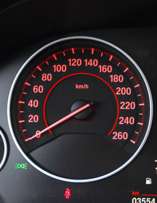 Speedometeret lurer deg: S� fort kj�rer du egentlig