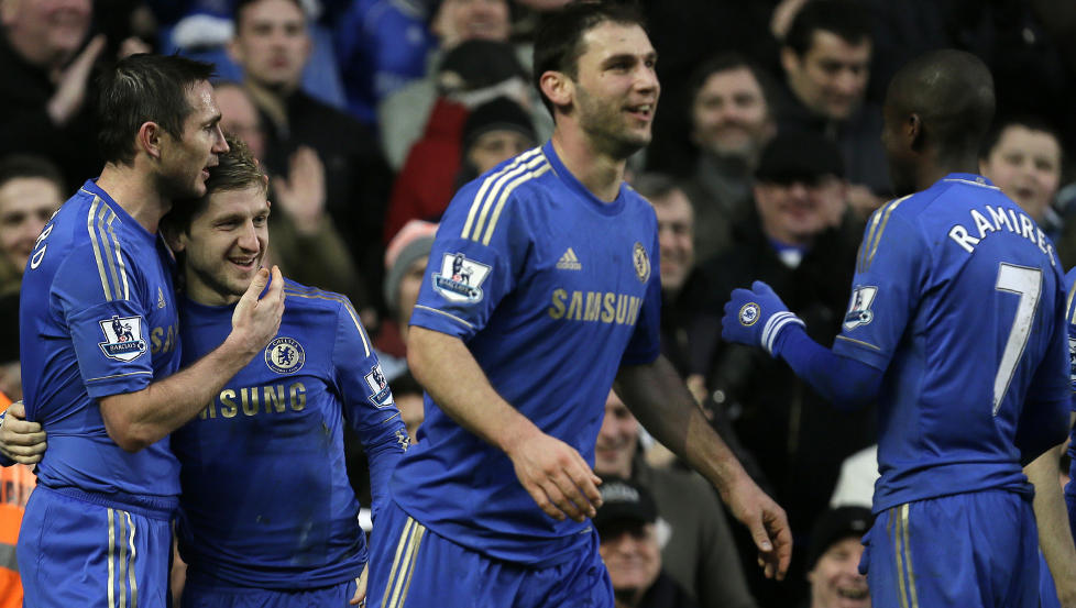 OVERLEGNE: Chelsea scoret fire m�l mot Wigan i ettermiddag. Her feires Marko Marins f�rste m�l for Chelsea, m�let som gjorde 4-1 og punkterte kampen. Foto: AP/Alastair Grant