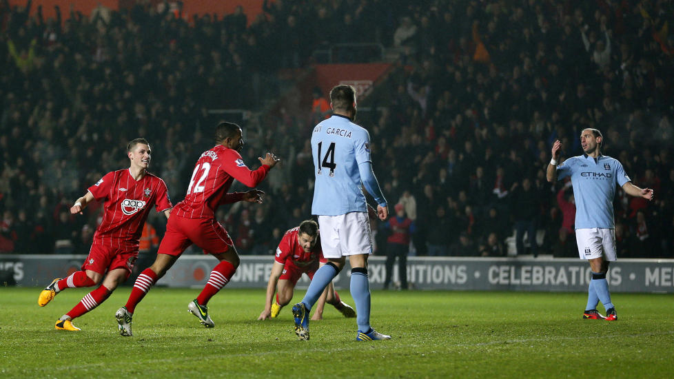 SJOKKSEIER: Southampton vant noe overraskende mot Manchester City i kveld. Med keepertabbe, d�rlig forsvarsspill og selvm�l var 3-1-tapet et faktum. Foto: REUTERS/Stefan Wermuth