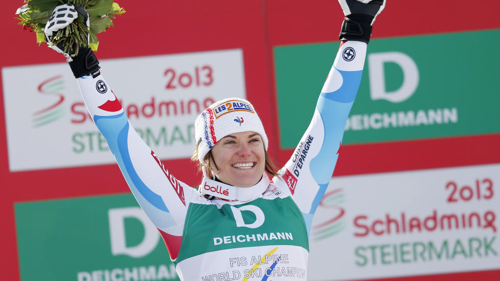 OVERRASKET: Marion Rolland hadde aldri tidligere vunnet et verdenscuprenn. Foto: REUTERS/Leonhard Foeger/NTB scanpix