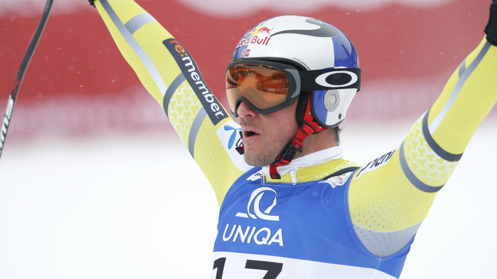 IKKE MULIG: Aksel Lund Svindal mener at det ikke er mulig � fikse resultatene i alpint. Her er han i m�lomr�det etter g�rsdagens seier. Foto: Bj�rn Langsem/Dagbladet