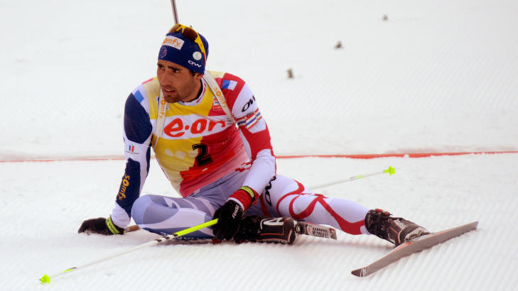 - VANSKELIG: Martin Fourcade syntes det var vanskelig � akseptere nederlaget for Svendsen. Foto: Foto: AFP / NTB Scanpix