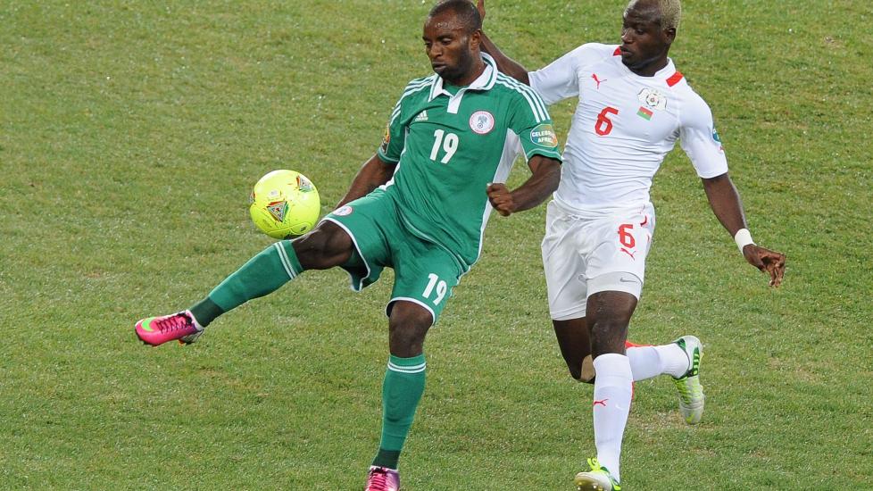 MATCH-VINNER Nigerias Sunday Mba ble den store helten da han scoret kampens eneste m�l i finalen i Afrikamesterskapet. Foto: NTB Scanpix