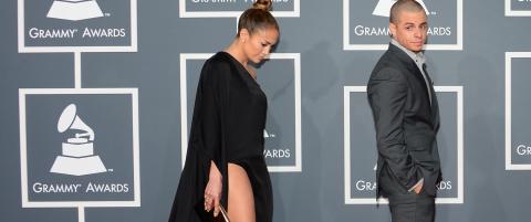Her gir Jennifer Lopez (43) blanke i hudnekten på Grammy-showet