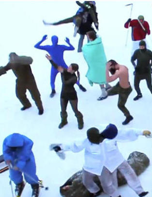 Denne videoen med dansende, norske soldater er sett over 800 000 ganger på tolv timer