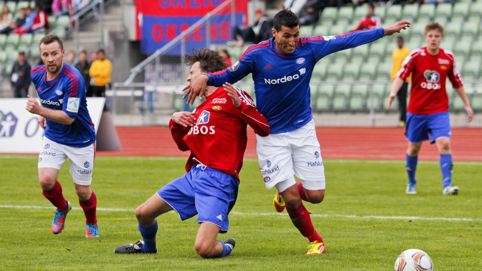 BYTTER BEITE: Abdurahim Laajab g�r gratis fra V�lerenga til Bod�/Glimt. Her i duell med Skeids Erlend Ormbostad i fjor�rets Norgesmesterskap.
Foto: Fredrik Varfjell / NTB scanpix