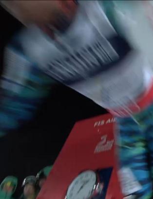 Her krasjer Svindal med et videokamera