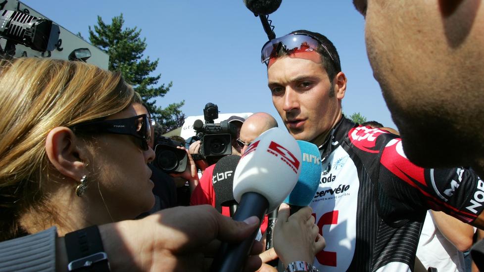  I 2005:  Den italienske syklisten Ivan Basso fortalte fra vitneboksen i g�r at han i 2005 inngikk en avtale med dopinglegen Eufemiano Fuentes om en ett-�rig behandling verdt over en halv million kroner. Avtalen ble inng�tt mens italieneren syklet for CSC, men han avviser at Bjarne Riis eller familen kjente til dopingen. Foto: AP / Alessandro Trovati