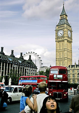 LONDON: The London Eye, Big Ben og de r�de bussene er et kjent innslag i bybildet. Foto: GEIR B�LSTAD