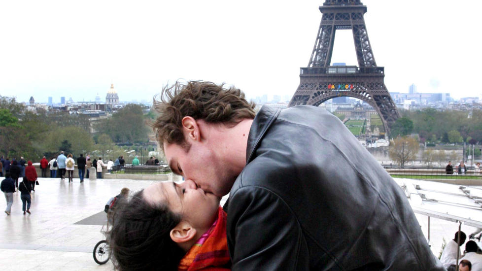  PARIS:  � reise hjem fra en storbyferie p� en s�ndag er ofte dobbelt s� dyrt som p� andre ukedager.  Foto: JULIEN HEMIKIAN