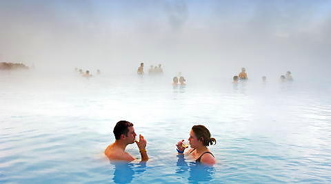  REYKJAVIK:  Et bes�k p� Island avsluttes gjerne med noen timer i Den bl� lagune i Grindavik utenfor Reykjavik. Foto: JOHN TERJE PEDERSEN