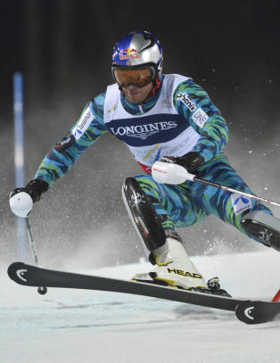 - Det gjør ikke vondt når jeg står på ski, men det er helt håpløst å gå vanlig