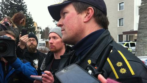PRESSEBRIEF: Innsatsleder Arve Røtterud i Oslo-politiet holdt en kort pressebrief etter aksjonen. Foto: Line Brustad PRESSEBRIEF: Innsatsleder Arve Røtterud i Oslo-politiet holdt en kort pressebrief etter aksjonen. Foto: Line Brustad
