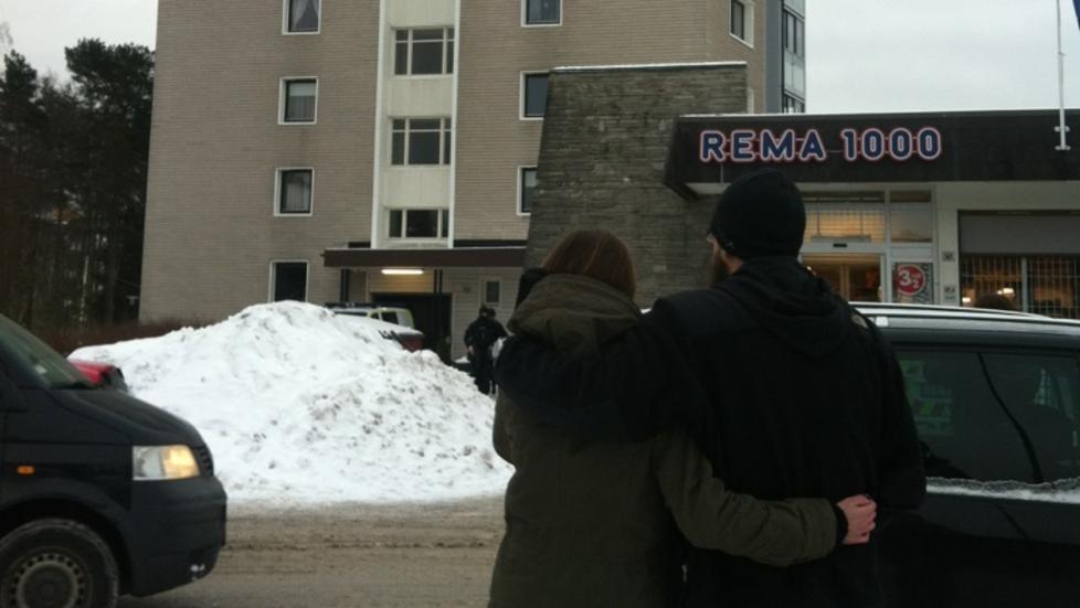 BR�V�KNET: Naboparet br�v�knet av politiaksjonen etter bombetrusselen mot Stortinget. Foto: Line Brustad