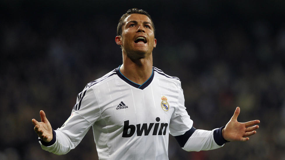 IKKE FORFENGELIG: Cristiano Ronaldo sier han ikke er s� forfengelig som mange skal ha det til. Onsdag kveld skal han m�te gamle lagkamerater, n�r Manchester United kommer p� bes�k. Foto: Andres Kudacki / AP / NTB Scanpix