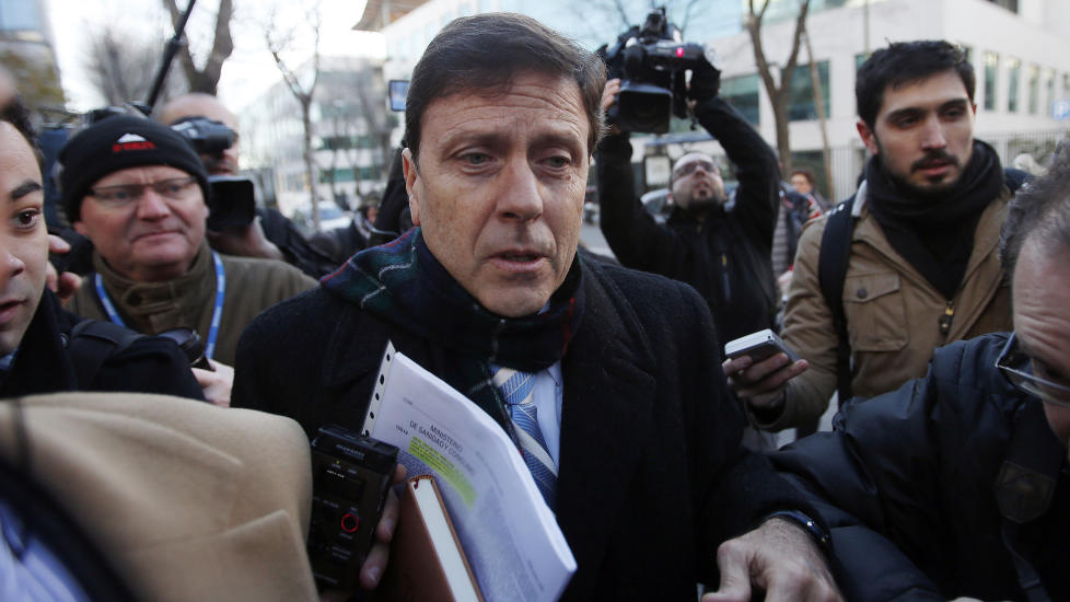  SLIPPER:  Dopinglegen Eufemiano Fuentes skulle egentlig h�re rettsmedisiner Francisco Aguanell legge frem sin rapport om hans bloddopingbehandlinger i dag. Men mandag d�de Aguanell av hjerteinfarkt. Foto: REUTERS / Sergio Perez