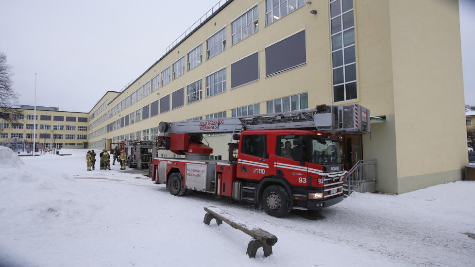 INGEN SKADD: Brannen p� Sinsen barneskole startet i ei jakke. Foto: TORBJ�RN BERG