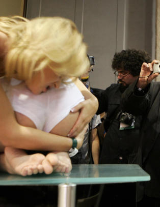 Island vurderer forbud mot nettporno