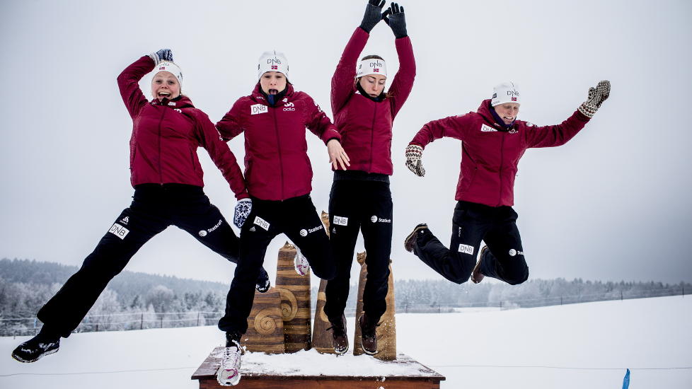 LAGET: Hilde Fenne (f.v.), Ann Kristin Aafedt Flatland, Synn�ve Solemdal og Tora Berger utgj�r Norges lag i kvinnenes 4 x 7,5 km stafett i VM i skiskyting i Nove Mesto, Tsjekkia. Foto: STIAN LYSBERG SOLYM / NTB scanpix.