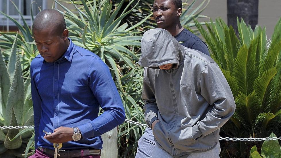 I VARETEKT: Oscar Pistorius ble arrestert og siktet for drap etter at kj�resten Teeva Steenkamp ble funnet skutt i hjemmet hans. Foto: Chris Collingridge / EPA / NTB Scanpix