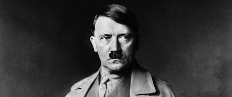 �Hitler v�kner til live i 2011, og gj�r stor suksess p� talkshow og Youtube.�