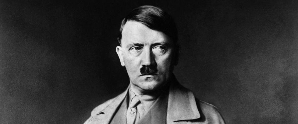 �Hitler v�kner til live i 2011, og gj�r stor suksess p� talkshow og Youtube.�