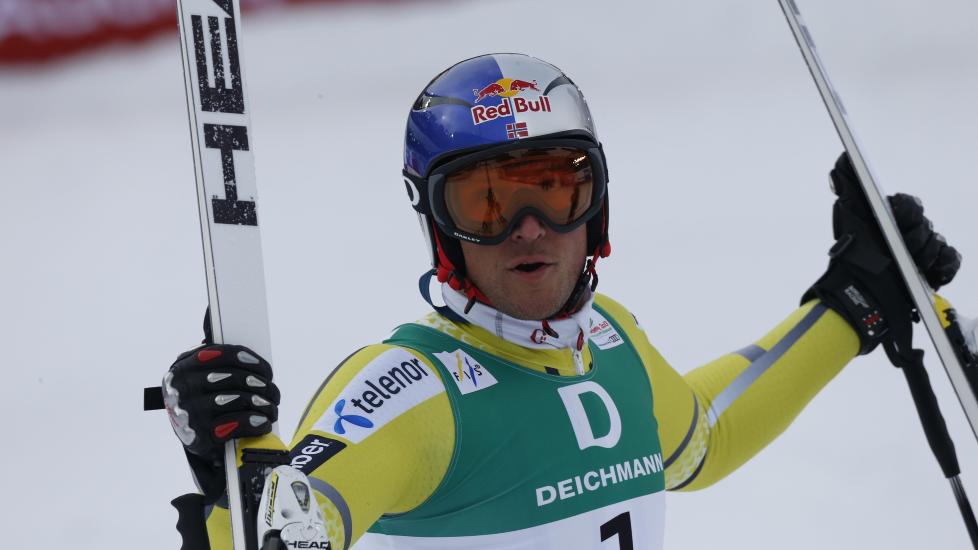 LITT SURT: Aksel Lund Svindal sl�r ut med armene i m�lomr�det der han konstaterer at medaljen glapp med fire hundredeler i VM-storslal�men.Foto: CORNELIUS POPPE / NTB SCANPIX