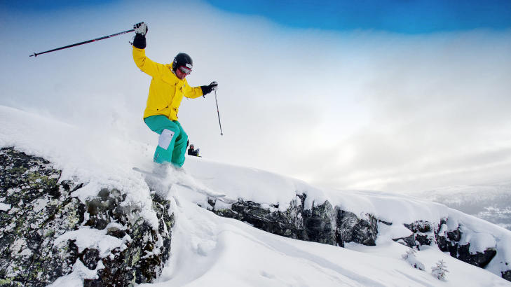KVITFJELL: Bengt Bergum koser seg med puddersn� i rikelige mengder.  Foto: ANDERS AASHEIM/KVITFJELL