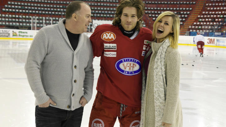 M�TTE HOCKEYGUTTA: Anette-Marie Antonsen m�tte V�lerengas hockeylag i g�r. Foto: Privat