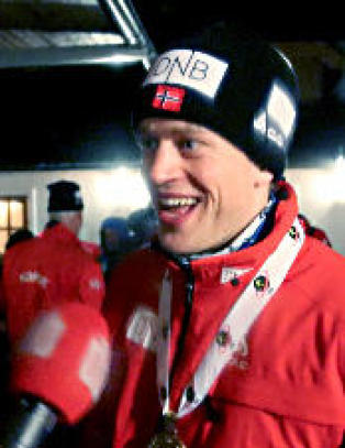 Gjorde �kyllingtegnet�
til jentene som lovet hevn