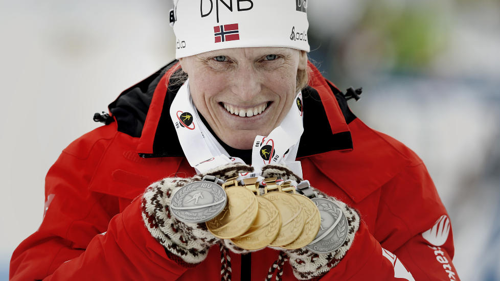 FIRE GULL - TO S�LV: Sjekk den medaljefangsten. Med VM-s�lv p� dagens fellesstart sikret Tora Berger seg fire gull og to s�lv p� VMs sesks �velser. Medalje p� samtlige �velser har ingen klart f�r henne.