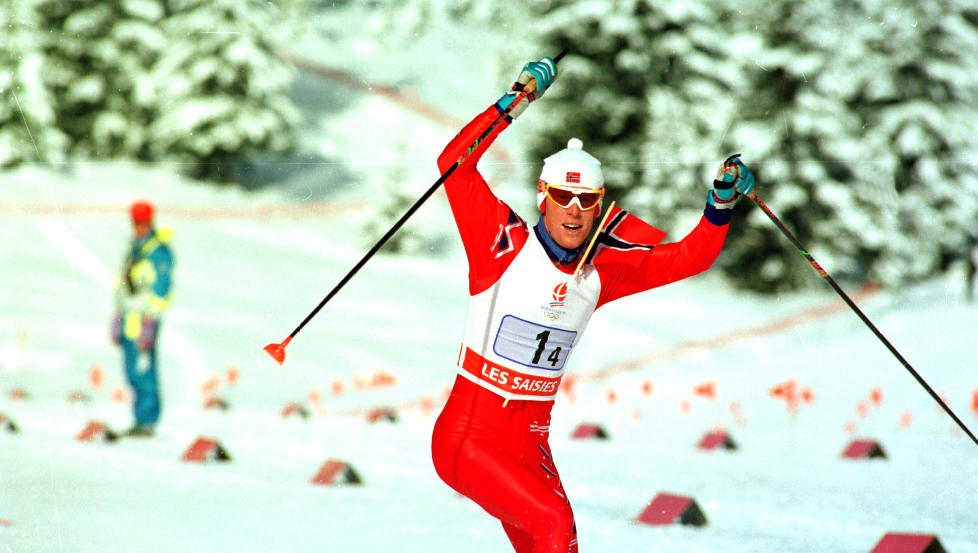 F�LER SEG UTHENGT: En av tidenes st�rste langrennsl�pere, Bj�rn D�hlie, tar til motm�le til svensk professor som mener at det ikke gikk an � vinne uten � v�re dopet f�r. Her ser vi Bj�rn D�hlie fra OL i Albertville i 1992, der han sikret norsk stafettgull p� ankeretappen. Foto: Jon Eeg / NTB / Scanpix