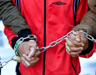 SULTESTREIK: I 2006 demonstrerte afghanske asyls�kere for � f� opphold i Norge. Over 100 afghanske asyls�kere har konvertert til kristendommen i �r, etter � ha f�tt avslag p� asyls�knaden. Foto: Daniel Sannum Lauten