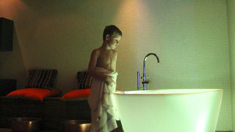 DUOSPA: Kulpen Spa p� Trysil har egne rom for familiebehandlinger. Her kan poden ligger i badekaret, mens mor eller far nyter en spabehandling. Foto: HILDE SCHJERVE