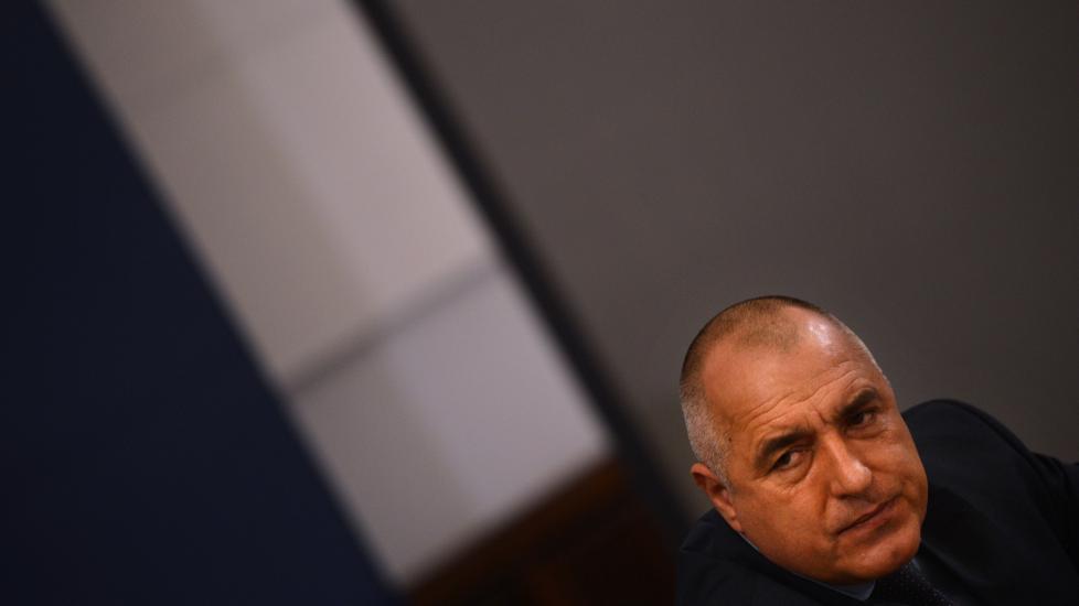 TREKKER SEG: Boyko Borisov trekker seg sammen med resten av regjeringen. De omfattende demonstrasjonene i landet den siste tiden oppgis som �rsak. Foto: NIKOLAY DOYCHINOV/AFP