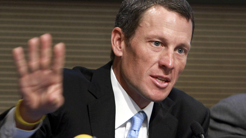 VIL IKKE SNAKKE UNDER ED: Lance Armstrong hadde frist til i dag for � svare det amerikanske antidopingbyr�et p� om han ville forklare seg under ed om alt han vet om doping i sykkelsporten. Det vil han ikke, sier Armstrongs advokat. Foto: SANDRO PACE, AP / NTB SCANPIX