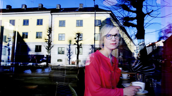 STRESSER IKKE: - For tiden skriver jeg dikt, det hadde jeg aldri trodd, sier Kjersti Annesdatter Skomsvold p� �pent Bakeri p� Sandaker i Oslo. Foto: Kristin Svorte