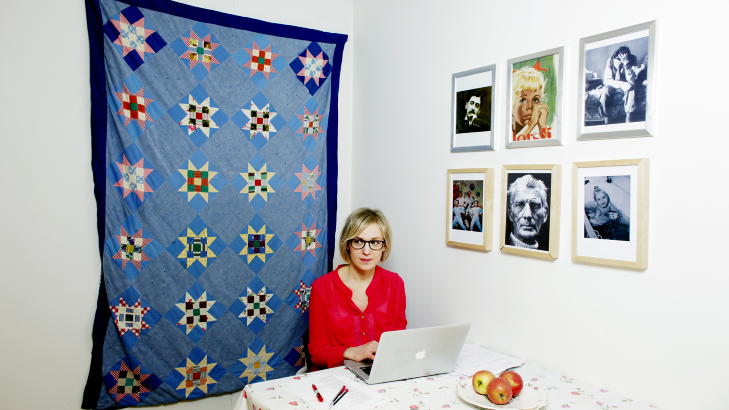 FORBILDENE:  Tilfeldige bilder? Niks. P� hver side av boka Forbildene: Tilfeldige bilder? Niks. P� hver side av boka �Kjersti� henger Marcel Proust og Louis-Ferdinand C�line og under: Selveste Samuel Beckett. Foto. Kristin Svorte