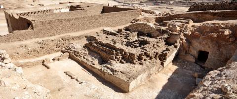 Fant 3300 �r gammel, ukjent pyramide i Egypt