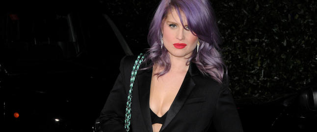 Kelly Osbourne m�tte velge mellom � f� hodet i do eller skade foten