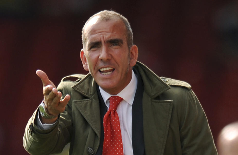 BR�T SEG INN: Paolo di Canio ville ha med seg sakene sine fra Swindon etter � ha sagt opp. Foto: AP Photo/Andrew Matthews