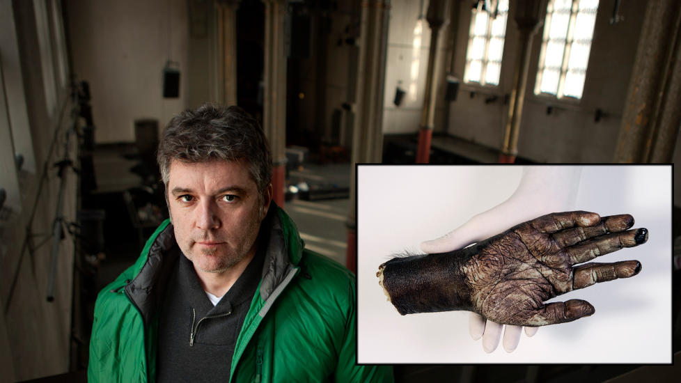 D�D MANNS BLUES: Morten Viskum har aldri tidligere malt med h�nda til den d�de afrikaneren foran et publikum. Det skjer torsdag neste uke i Kulturkirken Jakob i forbindelse med �pninga av ytringsfrihetsfestivalen Redzone. Foto: Anders Gr�nneberg/Privat