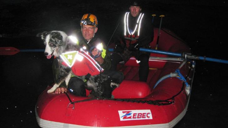 AKTIV: Rolf Garholm og redningshunden Hio er blant de mest aktive i Norske redningshunder og har v�rt ute p� 275 aksjoner sammen. - Motivasjonen er � finne og redde mennesker, sier Garholm. Foto: Norske redningshunder