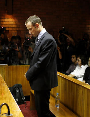 Oscar Pistorius (26) vil m�te  kj�restens s�rgende familie