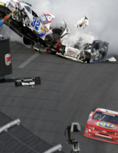 Tilskuere kritisk skadd i racingulykke