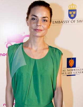 Rakk s� vidt � skifte etter flyturen f�r hun dro p� Oscar-fest