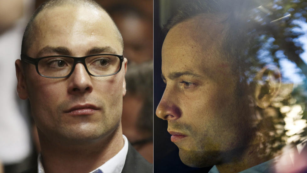 BEGGE BR�DRENE SIKTET FOR DRAP: Carl Pistorius (t.v) er siktet for uaktsomt drap. Oscar Pistorius (t.h) er siktet for overlagt drap. Foto: AP Photo/Nelius Rademan/NTB scanpix