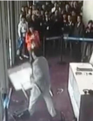 Politikeren koste seg med frokosten og rakk ikke flyet