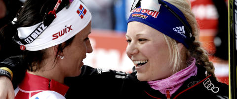 De norske jentene tr�stet G�ssner - men var egentlig glade bronsen glapp